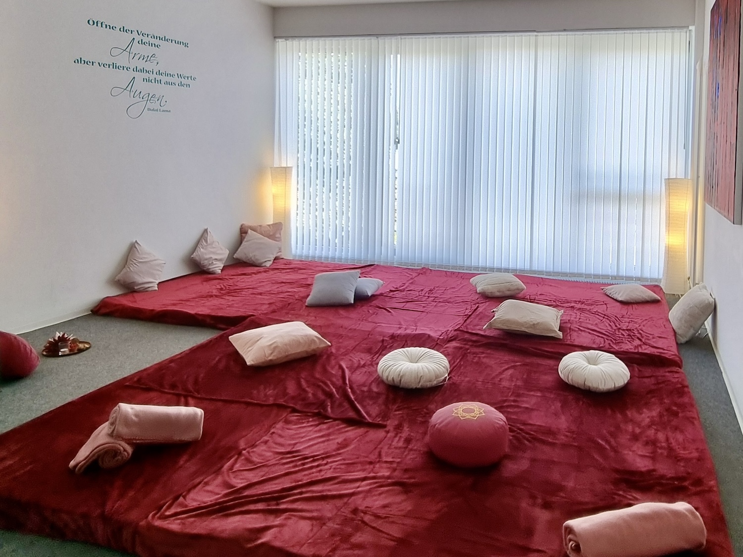 Blick in den KuschelRaum Berlin Adlershof. Ein sicherer Raum nur für Frauen. Genieße unsere Kuschelpartys.