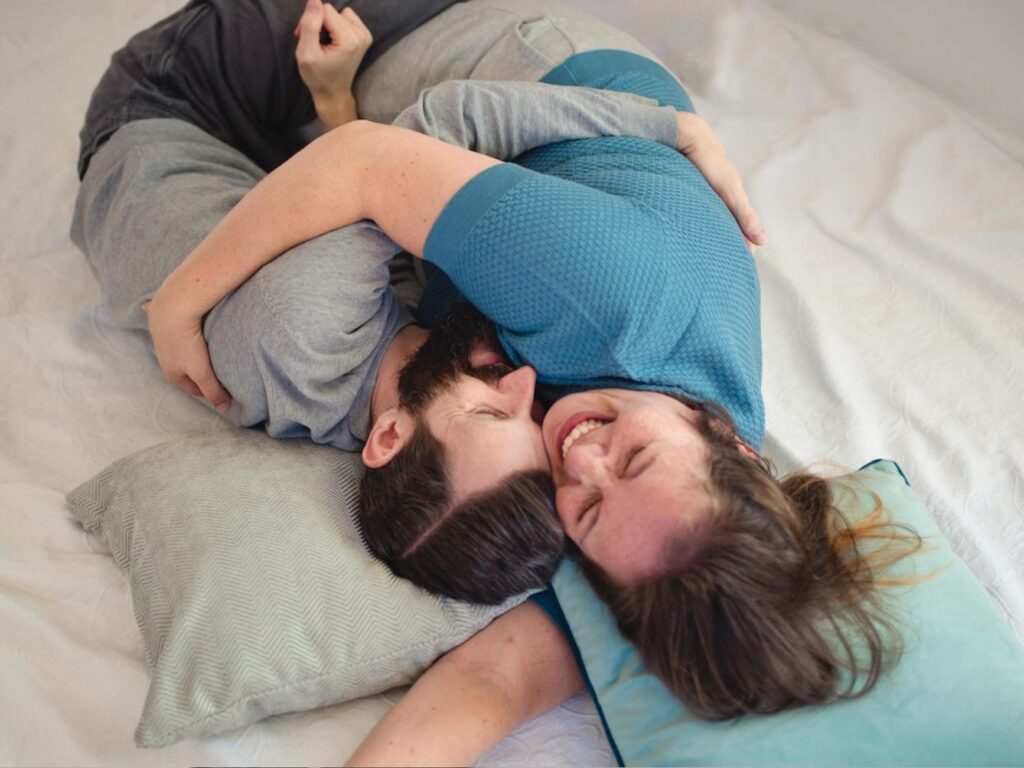 beruehrung-liebesbeziehung Als Paar Intimität neu entdecken und bewusste Berührung lernen in Workshops des KuschelRaums.