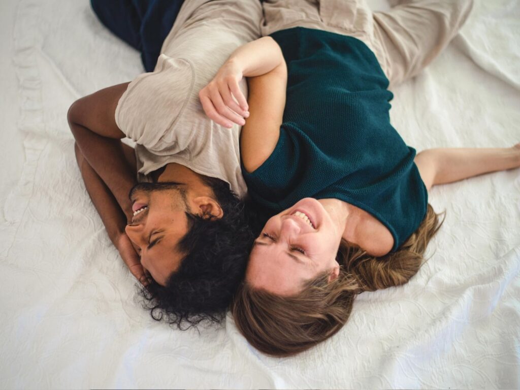 intimitaet-paare Intimität bewusst üben – ein Erfahrungsraum für Paare und Einzelne im KuschelRaum. Erlebe unsere Workshops.