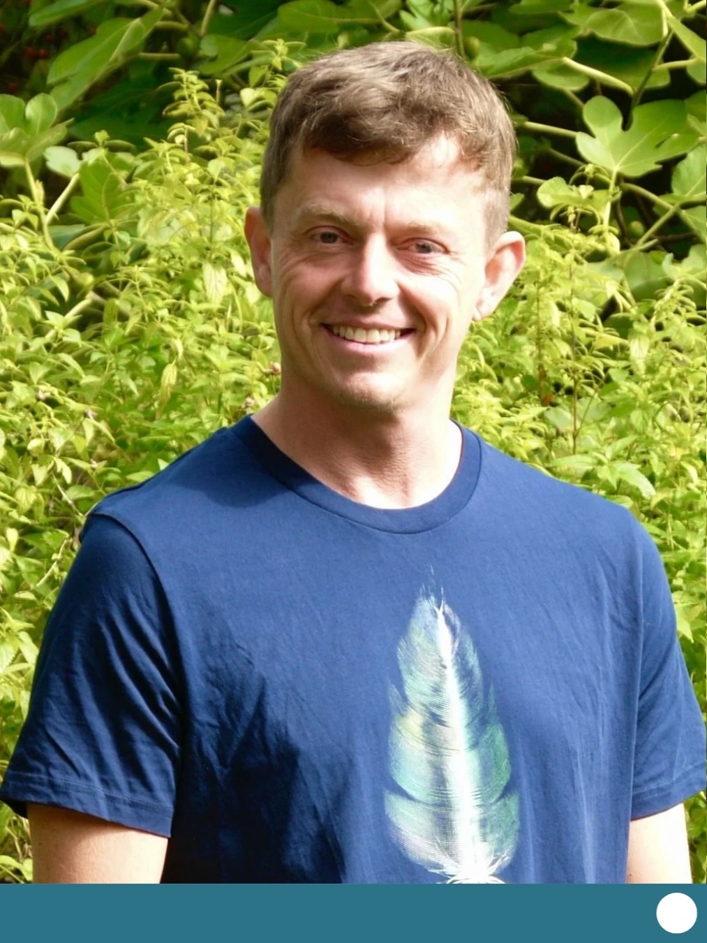 Stephan ist Kuscheltherapeut im KuschelRaum Augsburg und begegnet dir mit liebevoller Aufmerksamkeit und Herzlichkeit.