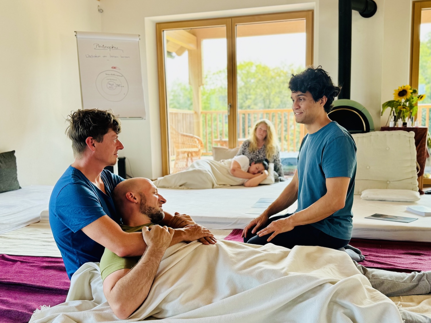 Kuscheltherapie lernen im KuschelRaum – professionelles Halten, Spüren und Begleiten in sicherem Rahmen.