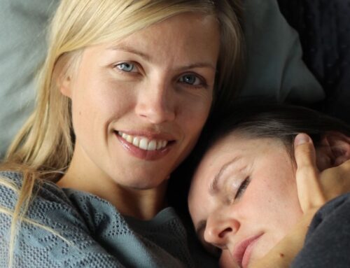 Kuscheltherapeut:in werden: Warum dieser Beruf mehr verändert, als du denkst