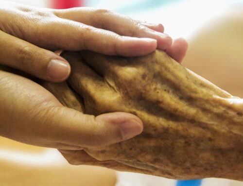 Berührung im hohen Alter – Nähe, Würde und Lebensqualität